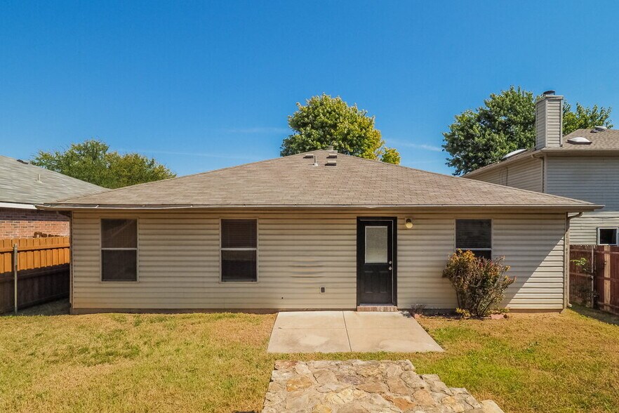 Building Photo - 5213 Bedfordshire Dr