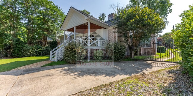 Building Photo - 1531 Wells Dr