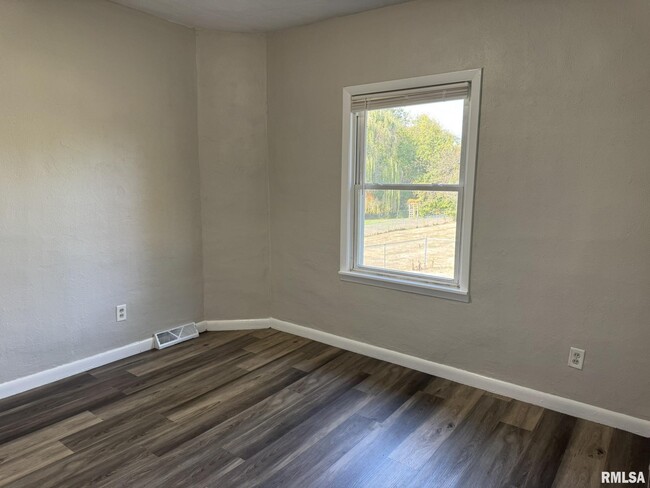 Building Photo - 2826 W 47th St