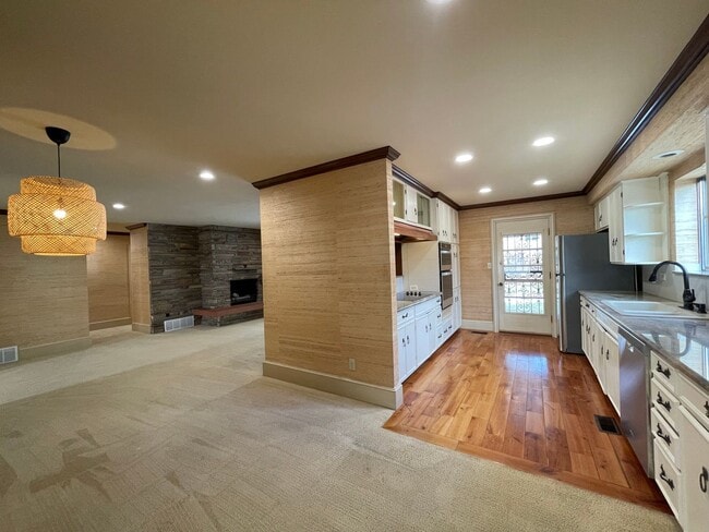 Building Photo - Gorgeous Mid-Century Modern Home Adjacent to BYU