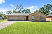 Building Photo - 2126 Southwood Dr