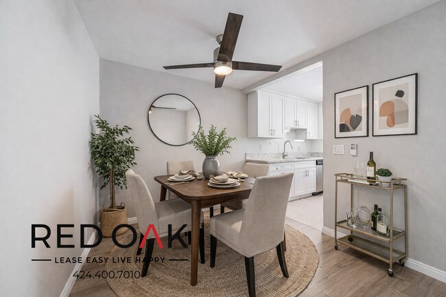 Building Photo - 819 N Edinburgh Ave