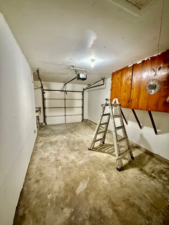 Building Photo - 2309 Peach Ct