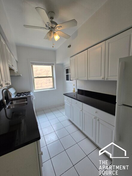 Building Photo - 908 Reba Pl