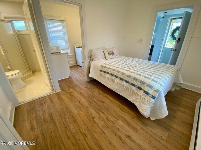 Building Photo - 601 Main St