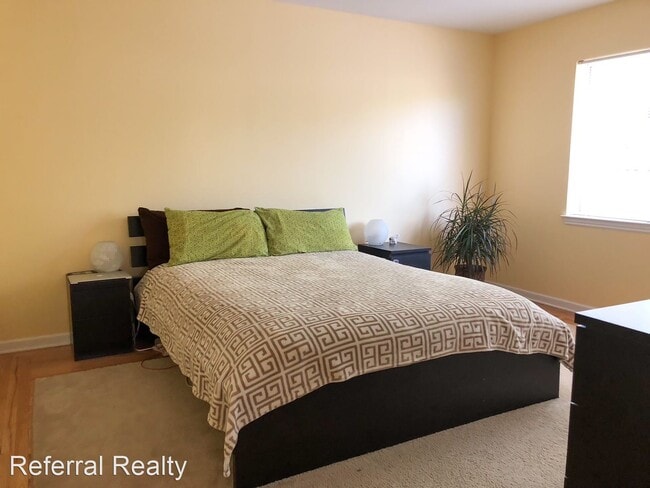 Building Photo - 3 br, 1 bath House - 653 N Baywood Avenue