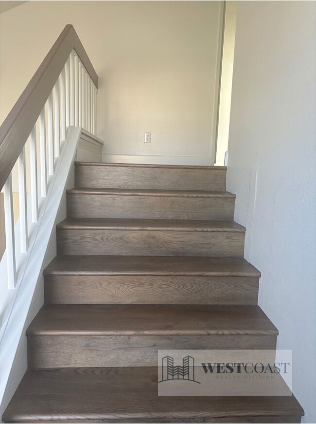 Building Photo - Charming Two-Story Home in Oceanside's Nor...
