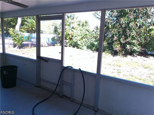 Building Photo - 1441 SE 11th St