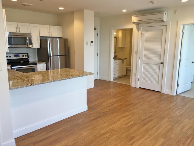 Building Photo - 875 Elm St