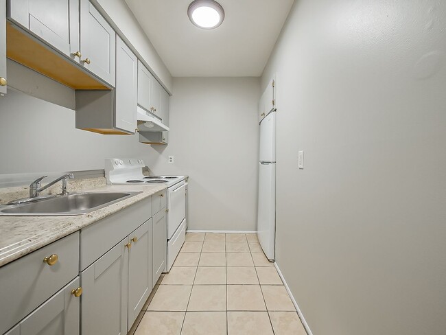 Building Photo - 1494 Nancywood Dr