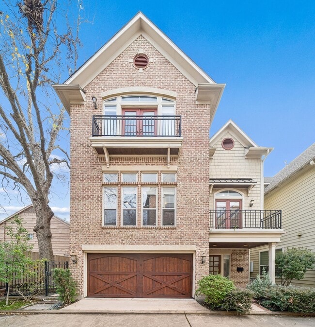 Building Photo - 2024 Vermont St