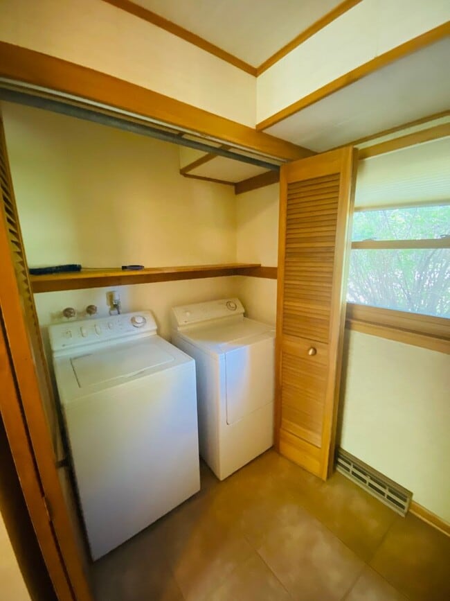 Building Photo - 3 bedroom - 2.5 bathroom - Single Family Home