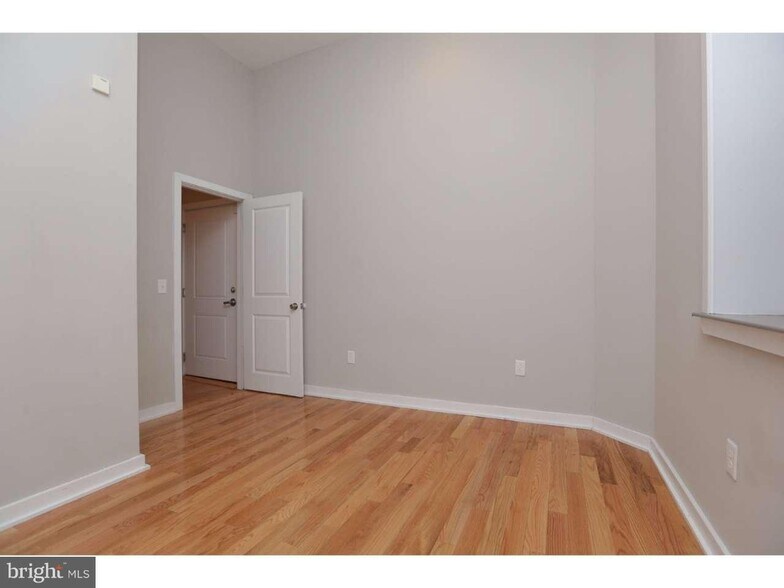 Building Photo - 2006 Walnut St