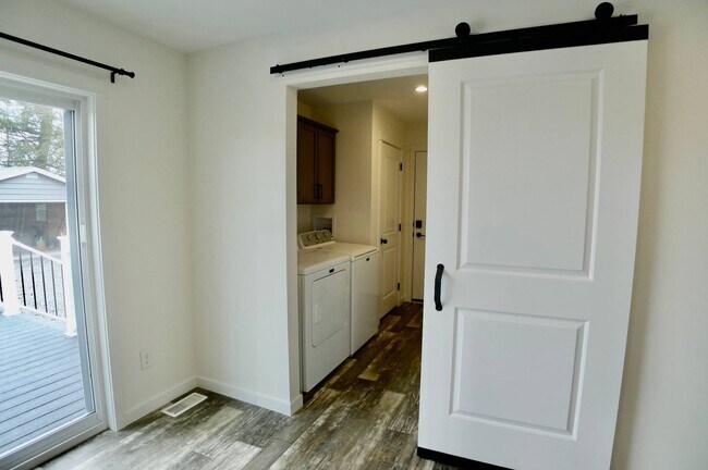 Building Photo - 37 Van Dyke