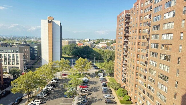 Building Photo - 10 Huron Ave