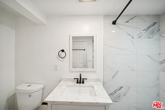 Building Photo - 1267 Vin Scully Ave