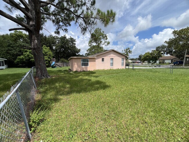 Building Photo - 7628 Rio Pinar Lakes Blvd