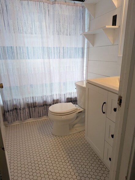 Building Photo - 1021 E 76th St