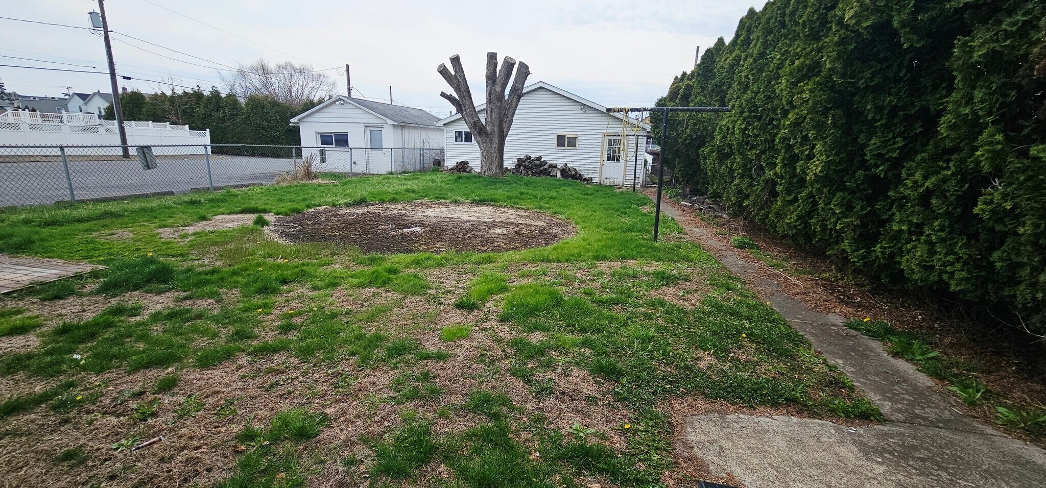 Building Photo - 304 Vine St