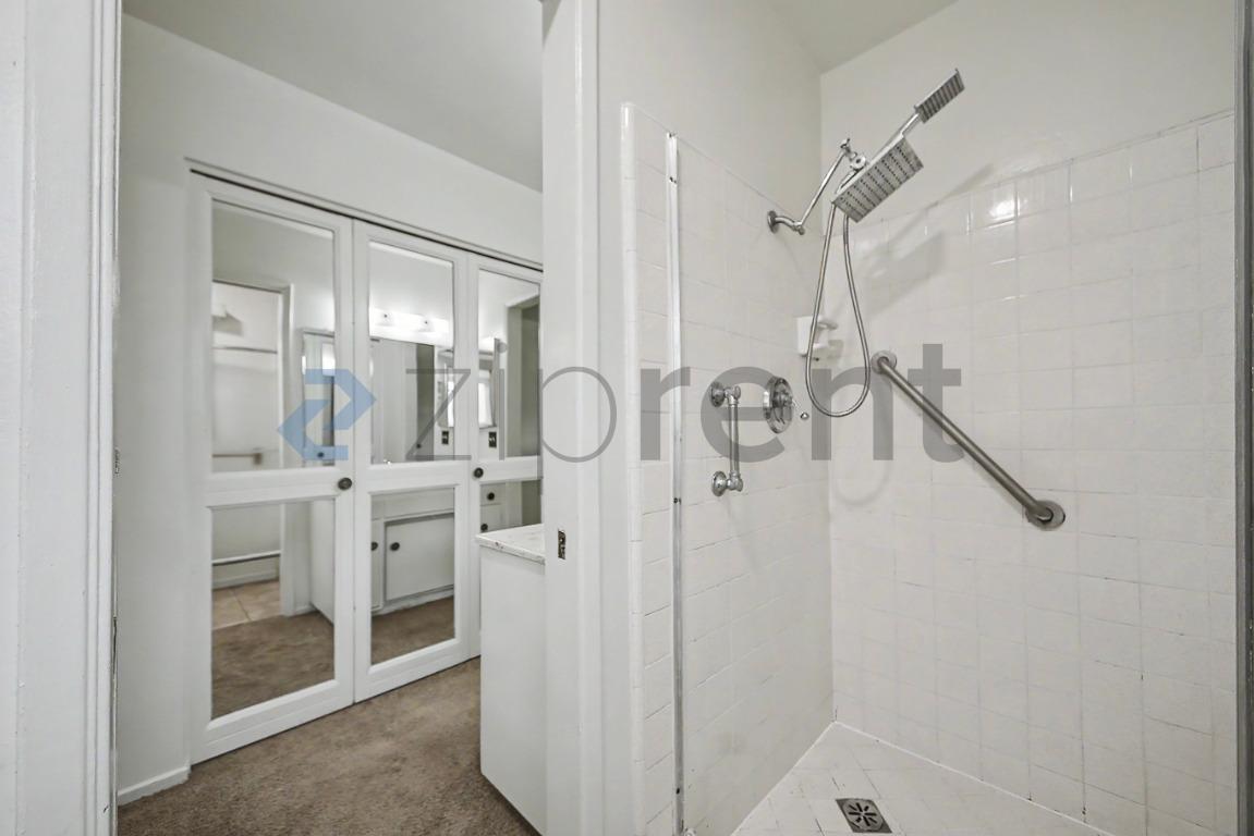 Building Photo - Unit