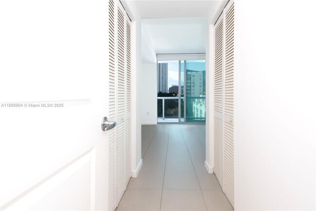 Building Photo - 333 NE 24th St