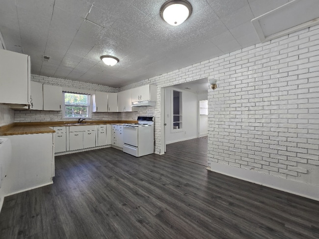 Building Photo - 439 W Vine St