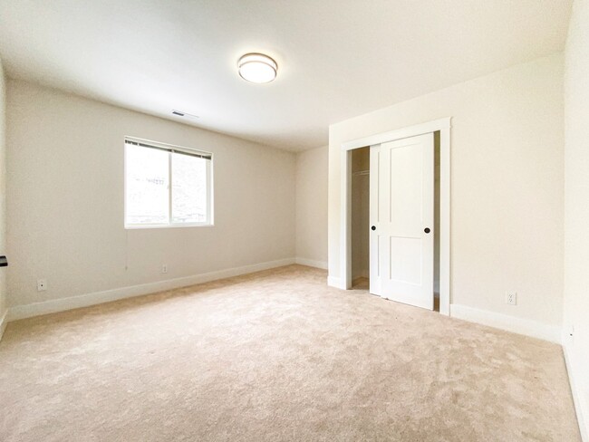 Building Photo - 2211 Morency Dr