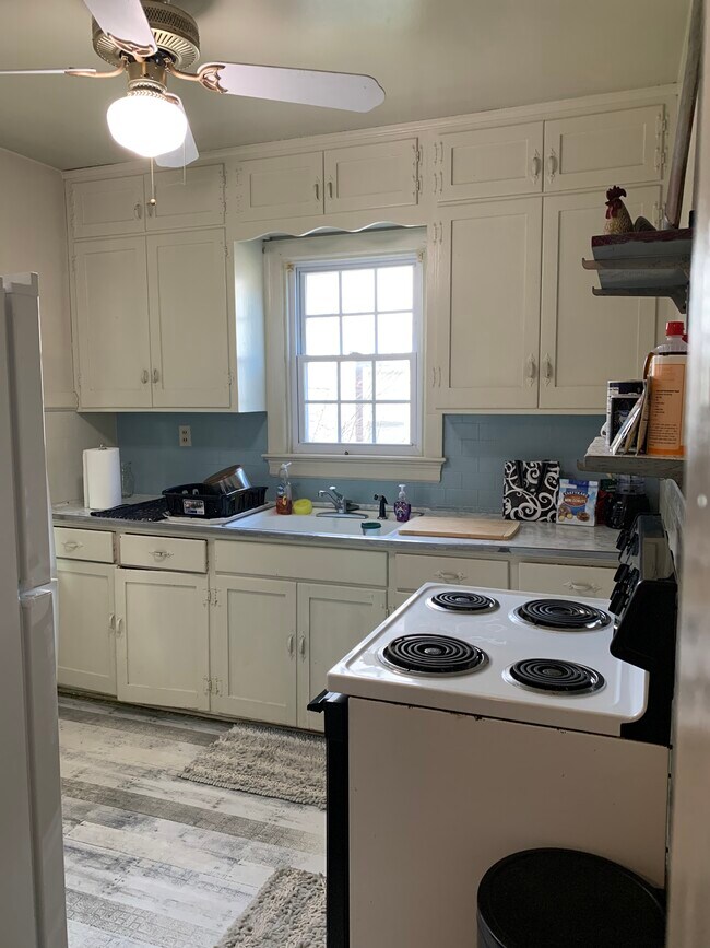 Building Photo - 303 S Virginia St