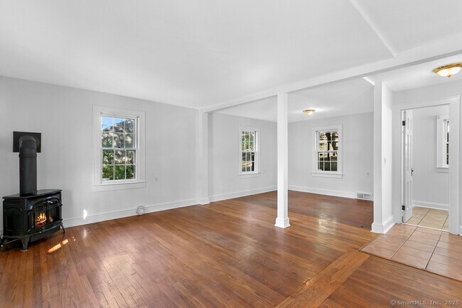 Building Photo - 105 Southworth St