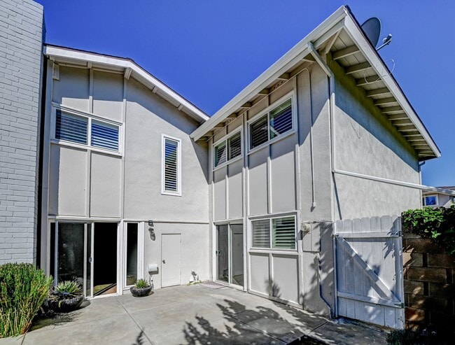 Building Photo - Updated, 3 bedroom 2.5 bath townhouse located in the Newport Riviera Community