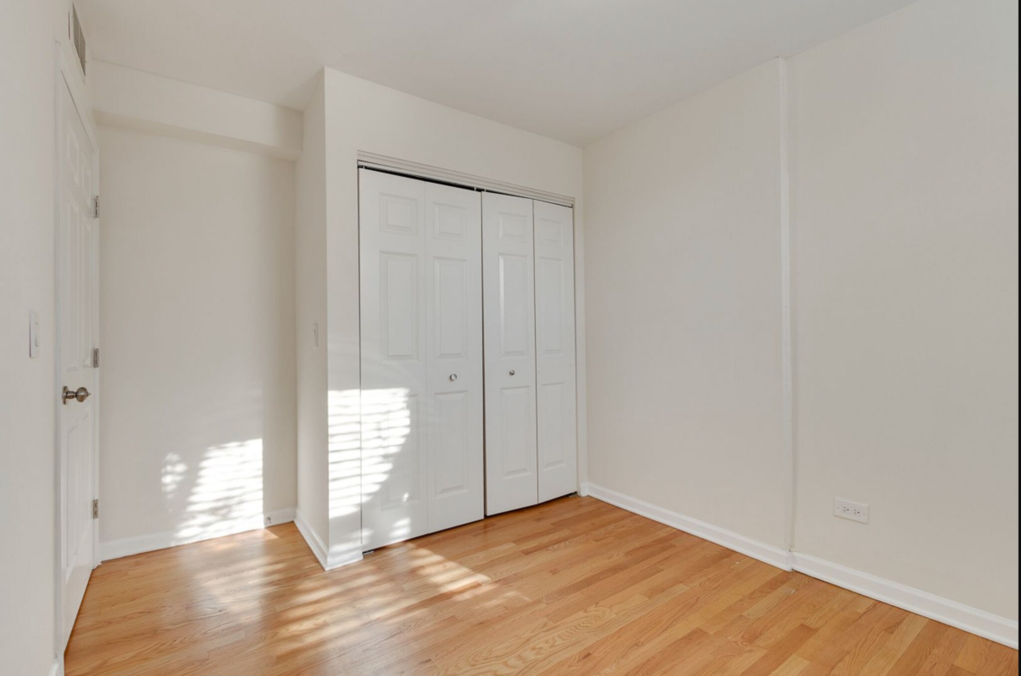 Building Photo - 2512 W Leland Ave