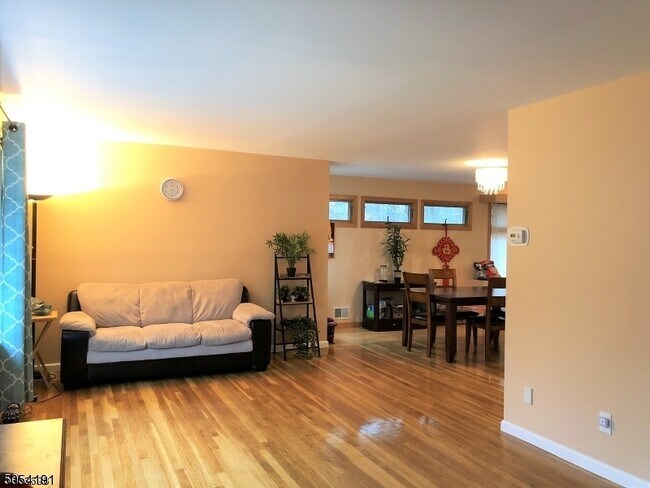 Building Photo - 67 Riverbend Rd