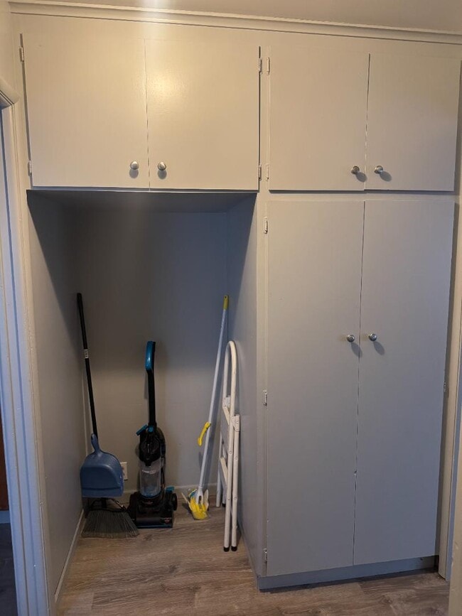 Building Photo - 315 Diamondville Ave