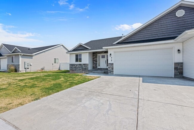 Building Photo - Partially furnished Twin home in Rigby