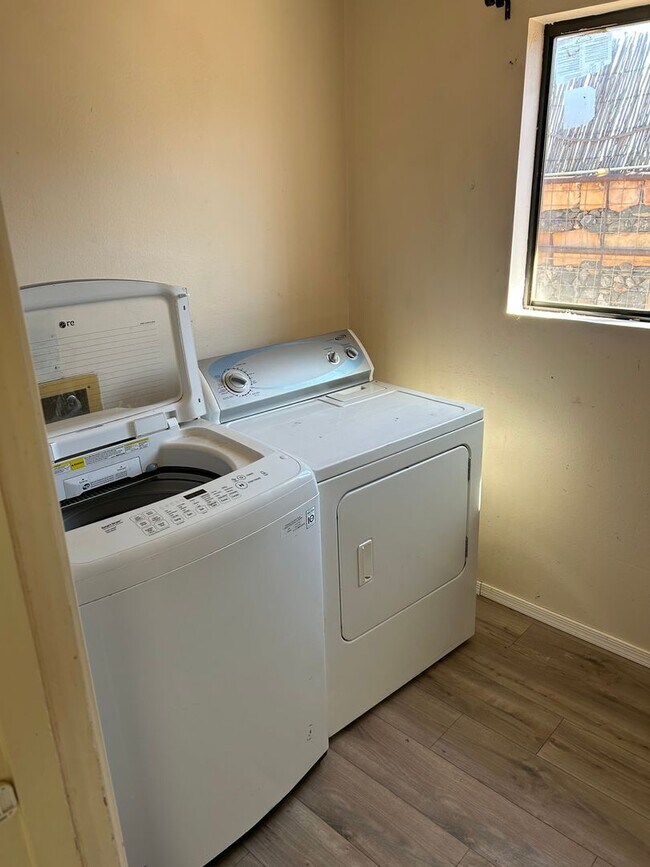 Building Photo - 2 Bedroom Holbrook Rental