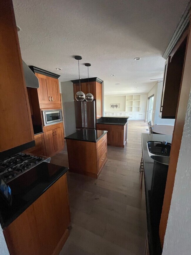 Building Photo - $6,950 - Canyon Lakes Luxury 4BR – Designer Upgrades, Wine Bar & Best Views in San Ramon