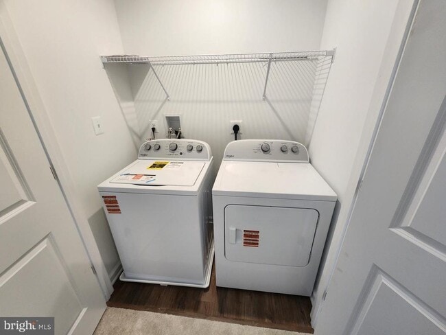 Building Photo - 477 Husky Trl