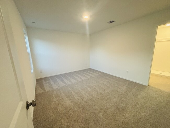 Building Photo - 25425 Carnation Ct