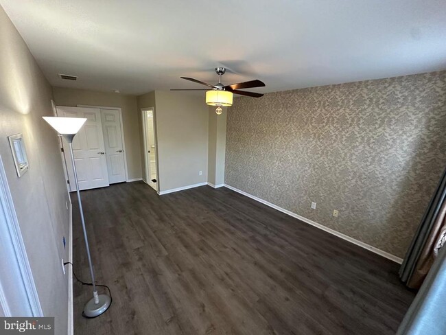 Building Photo - 6104 Coventry Way