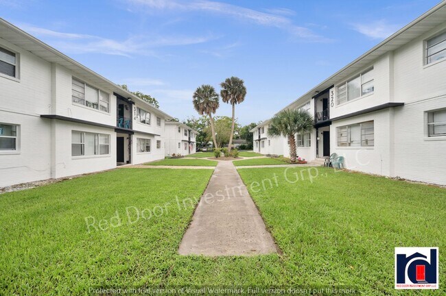 Building Photo - 2 Bedroom 1.5 Bath in the Heart of Downtown Deland~Available Now~