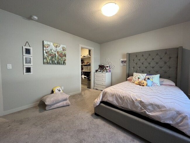 Building Photo - Spacious 5BR Home Near Mountainside High School with Loft, Balcony & Large Kitchen