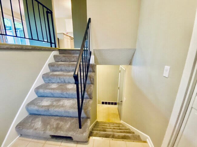Building Photo - 2497 Copper Cliff Trail