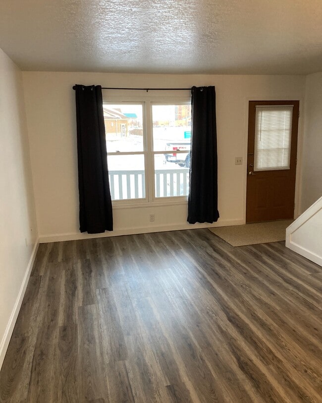 Building Photo - 107 S Van St