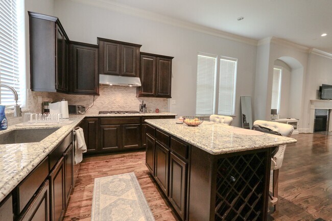 Building Photo - 2037 Fannin Station N