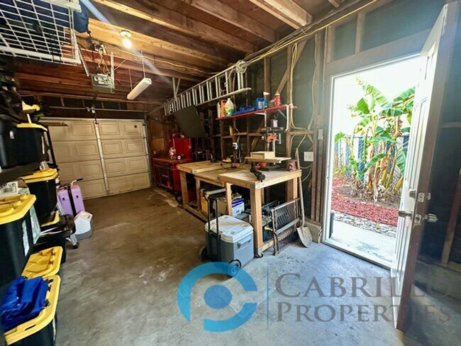 Building Photo - Beautifully Renovated 4BD/2BA Home in Central San Diego with Private Yard & Attached Car Garage!