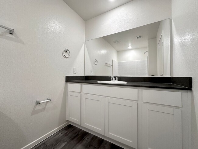 Building Photo - Decatur & Serene