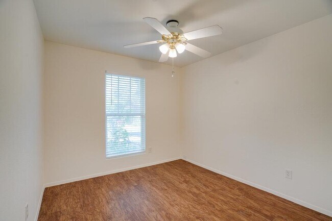 Building Photo - 7100 Barnsdale Way