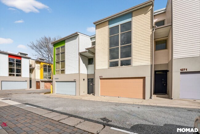 Building Photo - 1273 MacKintosh pknw