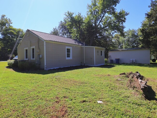 Building Photo - Cozy 2-Bedroom Home on Half an Acre in Nor...