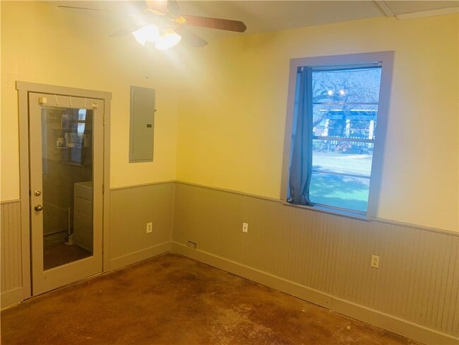 Building Photo - 307 N San Marcos St